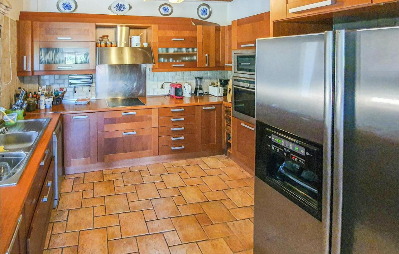 Lovely Home In Kiato With Wifi Exterior foto