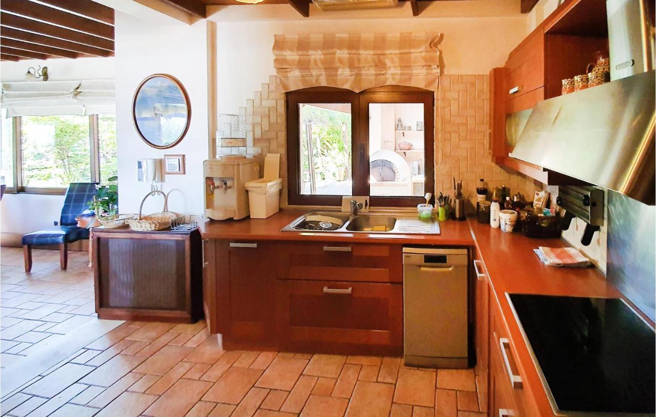 Lovely Home In Kiato With Wifi Exterior foto